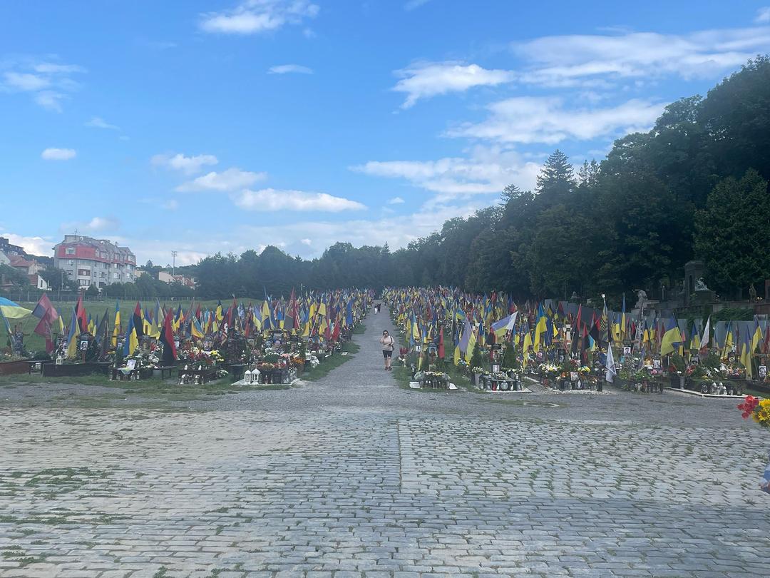 Cmentarzysko banderowców - druga kwatera zabitych w wojnie rosyjsko - ukraińskiej. 